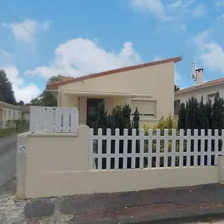 Hébergement de vacances Maison Saint-palais-sur-mer, 3 Pièces, 4 Personnes - Fr-1-305a-10 *